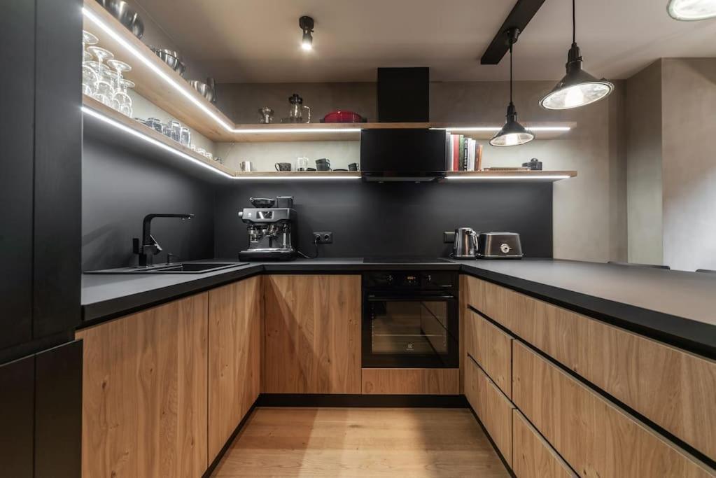 3 Storey Apartment With A Character And A Terrace Riga Exterior foto